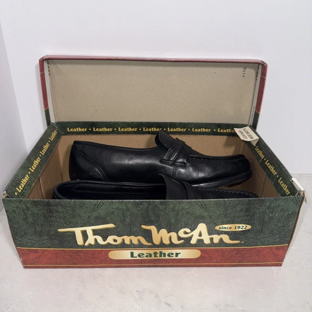 Thom McAn Men's Black Loafer Shoes- Size 11 Wide  EXCELLENT